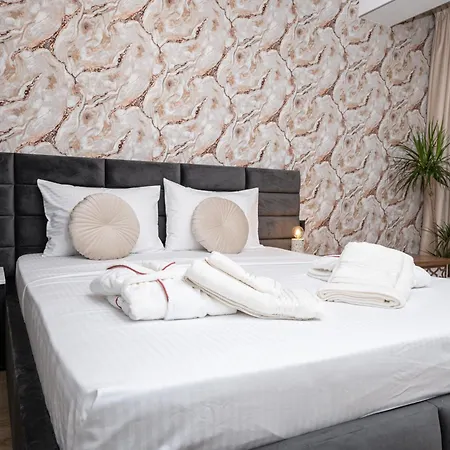 Regal Infinity Pool & Mamaia North Apartman Năvodari