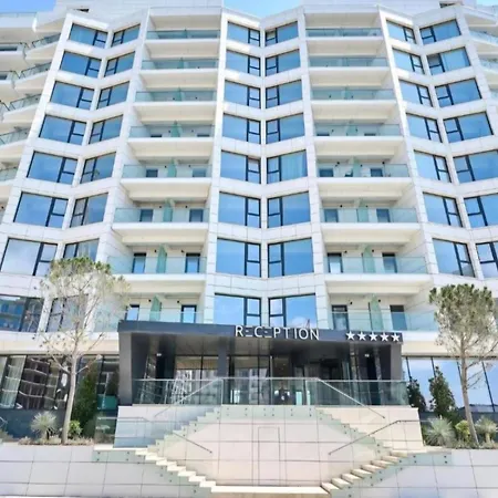 Apartment Regal Infinity Pool & Mamaia North Navodari